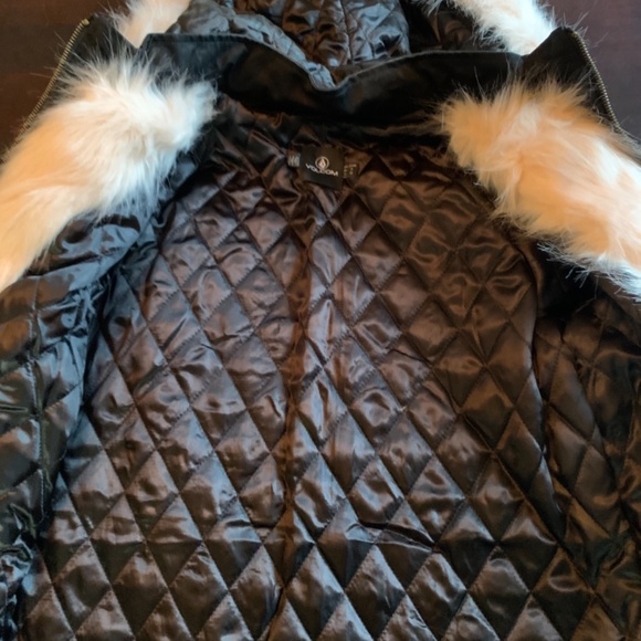 NWT Volcom Women’s Small Pow Now Jacket black faux fur - Picture 2 of 8